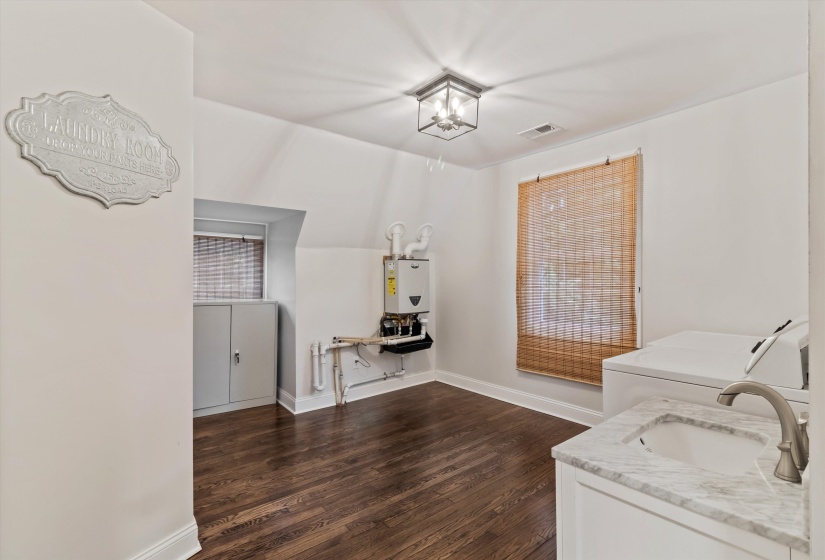 909 MCLEAN BLVD, Memphis, Tennessee 38114, 6 Bedrooms Bedrooms, 10 Rooms Rooms,4 BathroomsBathrooms,Residential,For Sale,MCLEAN,10211487