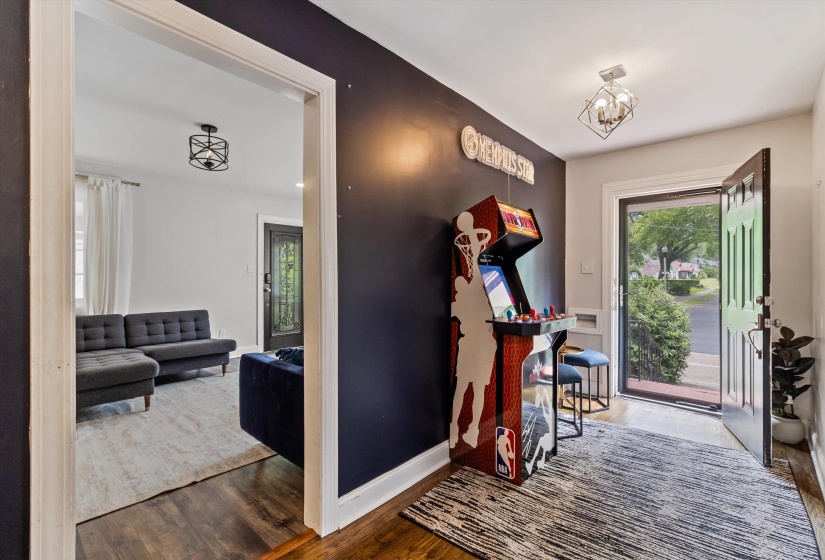 909 MCLEAN BLVD, Memphis, Tennessee 38114, 6 Bedrooms Bedrooms, 10 Rooms Rooms,4 BathroomsBathrooms,Residential,For Sale,MCLEAN,10211487