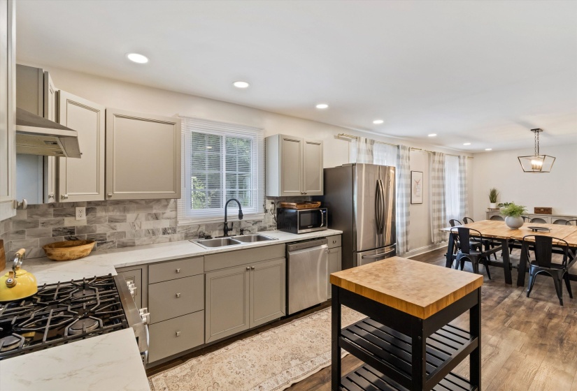 909 MCLEAN BLVD, Memphis, Tennessee 38114, 6 Bedrooms Bedrooms, 10 Rooms Rooms,4 BathroomsBathrooms,Residential,For Sale,MCLEAN,10211487