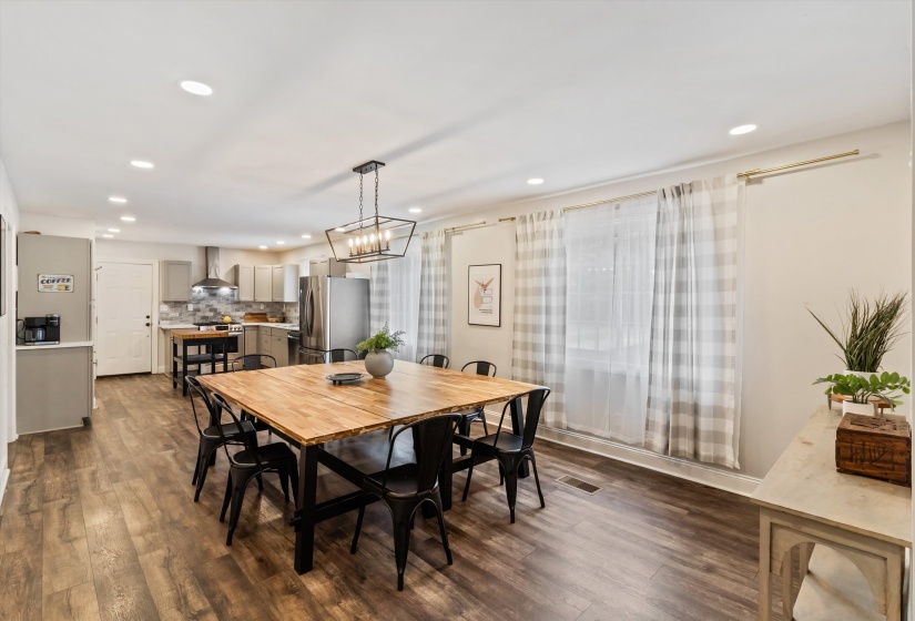 909 MCLEAN BLVD, Memphis, Tennessee 38114, 6 Bedrooms Bedrooms, 10 Rooms Rooms,4 BathroomsBathrooms,Residential,For Sale,MCLEAN,10211487