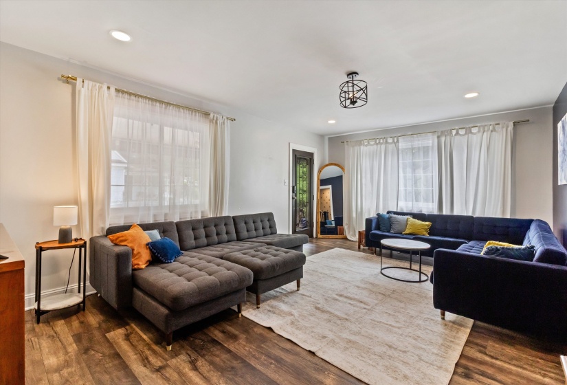 909 MCLEAN BLVD, Memphis, Tennessee 38114, 6 Bedrooms Bedrooms, 10 Rooms Rooms,4 BathroomsBathrooms,Residential,For Sale,MCLEAN,10211487