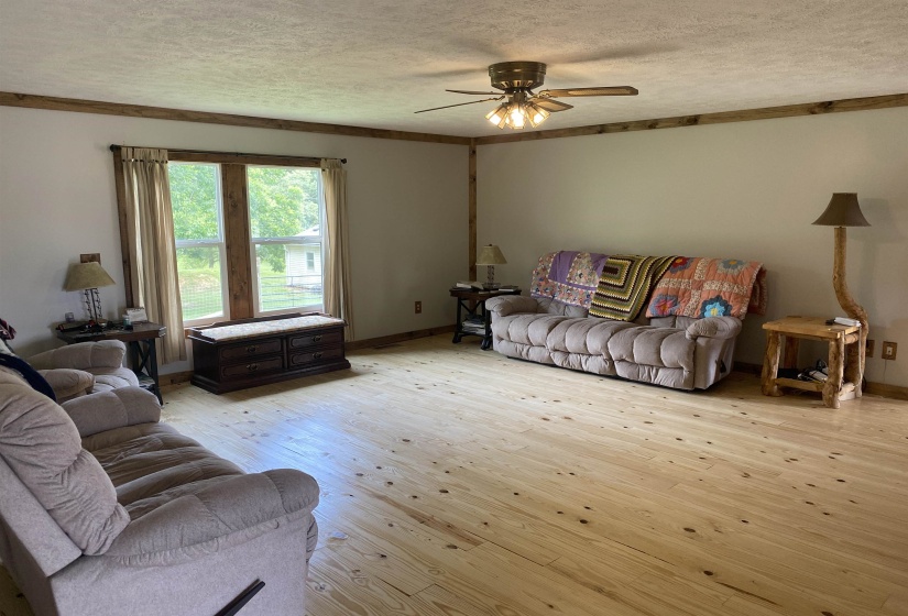1120 JOT EM DOWN RD, Morris Chapel, Tennessee 38361, 4 Bedrooms Bedrooms, 11 Rooms Rooms,3 BathroomsBathrooms,Residential,For Sale,JOT EM DOWN,10211510