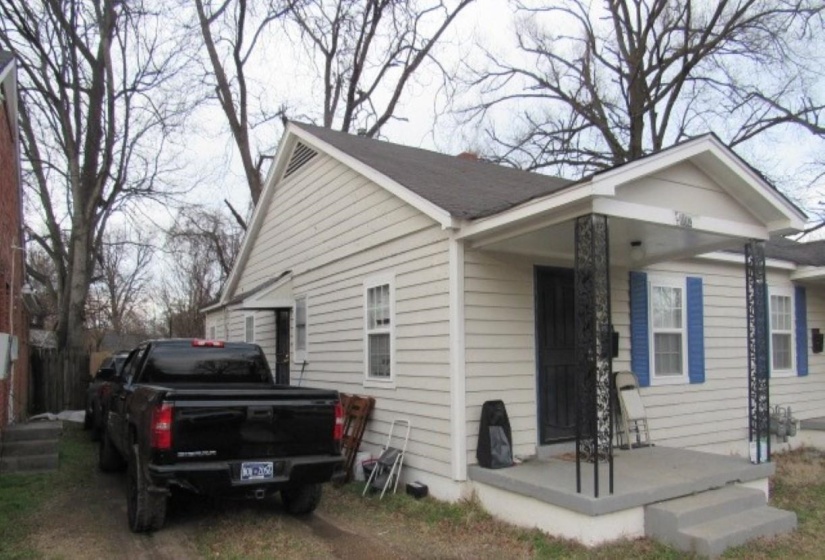View of side of home