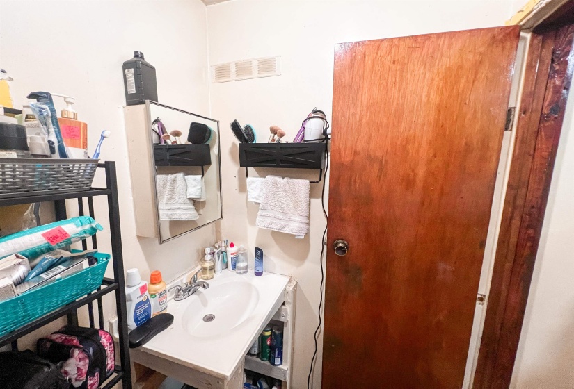 486 WATER VIEW LOOP, Savannah, Tennessee 38372, 1 Bedroom Bedrooms, 4 Rooms Rooms,1 BathroomBathrooms,Residential,For Sale,WATER VIEW,10211604
