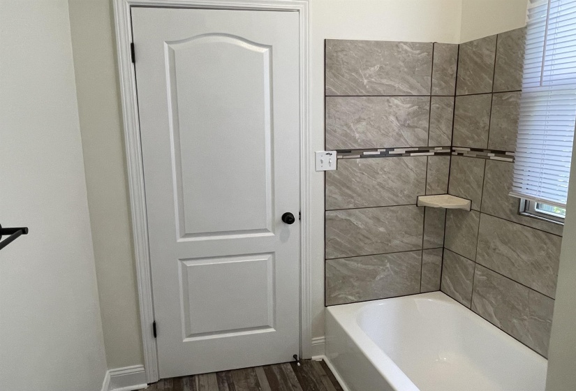 994 SEVENTH ST, Memphis, Tennessee 38107, 3 Bedrooms Bedrooms, 6 Rooms Rooms,2 BathroomsBathrooms,Residential,For Sale,SEVENTH,10210732