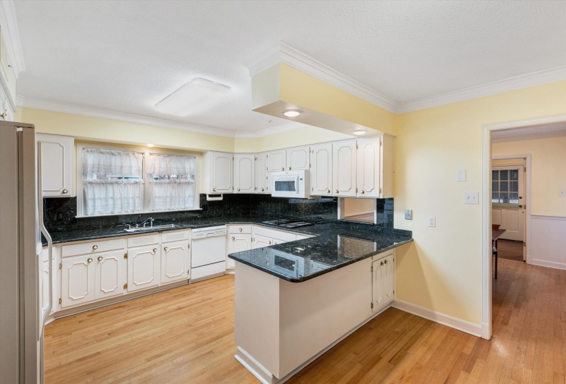 2236 CROSS DR, Memphis, Tennessee 38112, 5 Bedrooms Bedrooms, 10 Rooms Rooms,3.1 BathroomsBathrooms,Residential,For Sale,CROSS,10211642
