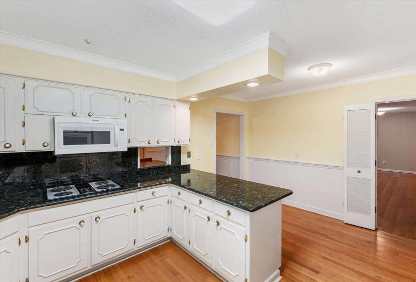 2236 CROSS DR, Memphis, Tennessee 38112, 5 Bedrooms Bedrooms, 10 Rooms Rooms,3.1 BathroomsBathrooms,Residential,For Sale,CROSS,10211642