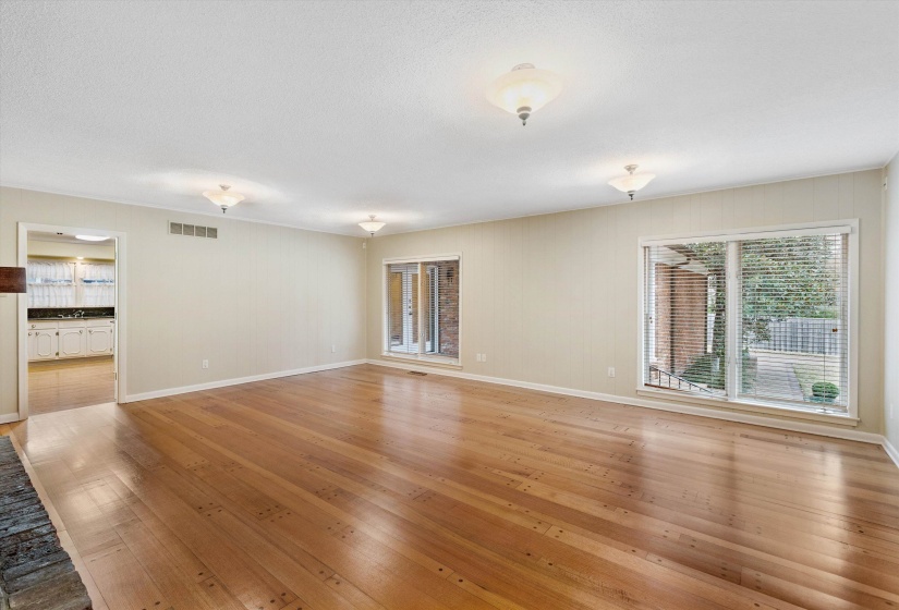 2236 CROSS DR, Memphis, Tennessee 38112, 5 Bedrooms Bedrooms, 10 Rooms Rooms,3.1 BathroomsBathrooms,Residential,For Sale,CROSS,10211642