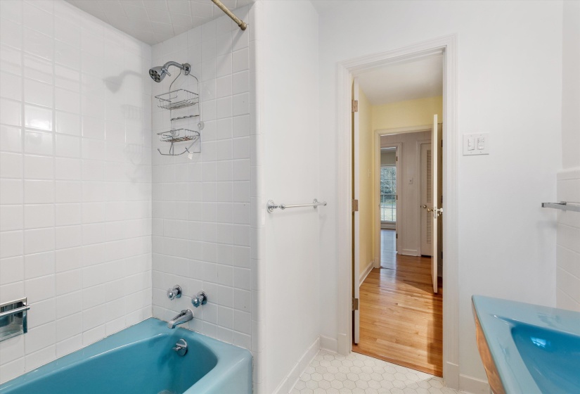 2236 CROSS DR, Memphis, Tennessee 38112, 5 Bedrooms Bedrooms, 10 Rooms Rooms,3.1 BathroomsBathrooms,Residential,For Sale,CROSS,10211642