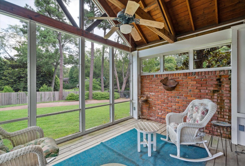 2236 CROSS DR, Memphis, Tennessee 38112, 5 Bedrooms Bedrooms, 10 Rooms Rooms,3.1 BathroomsBathrooms,Residential,For Sale,CROSS,10211642