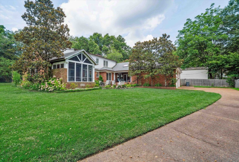 2236 CROSS DR, Memphis, Tennessee 38112, 5 Bedrooms Bedrooms, 10 Rooms Rooms,3.1 BathroomsBathrooms,Residential,For Sale,CROSS,10211642