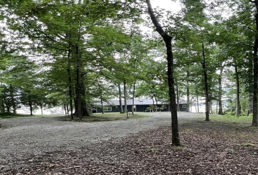 View of home's community featuring gravel driveway