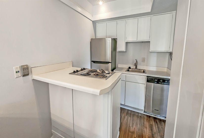 1220 CHAMBERLAIN DR, Memphis, Tennessee 38119, 2 Bedrooms Bedrooms, 5 Rooms Rooms,1.1 BathroomsBathrooms,Residential,For Sale,CHAMBERLAIN,10211691