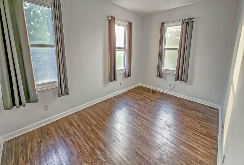 1220 CHAMBERLAIN DR, Memphis, Tennessee 38119, 2 Bedrooms Bedrooms, 5 Rooms Rooms,1.1 BathroomsBathrooms,Residential,For Sale,CHAMBERLAIN,10211691