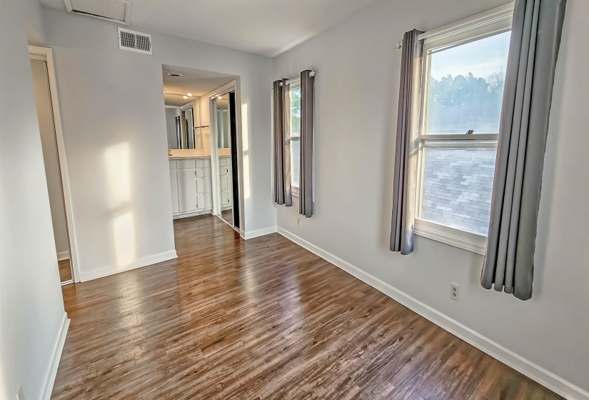 1220 CHAMBERLAIN DR, Memphis, Tennessee 38119, 2 Bedrooms Bedrooms, 5 Rooms Rooms,1.1 BathroomsBathrooms,Residential,For Sale,CHAMBERLAIN,10211691