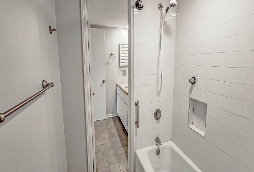 1220 CHAMBERLAIN DR, Memphis, Tennessee 38119, 2 Bedrooms Bedrooms, 5 Rooms Rooms,1.1 BathroomsBathrooms,Residential,For Sale,CHAMBERLAIN,10211691
