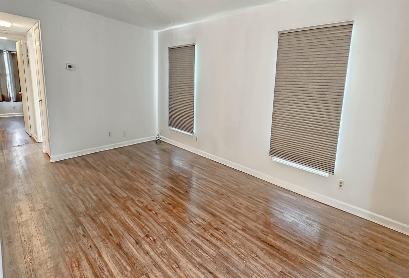 1220 CHAMBERLAIN DR, Memphis, Tennessee 38119, 2 Bedrooms Bedrooms, 5 Rooms Rooms,1.1 BathroomsBathrooms,Residential,For Sale,CHAMBERLAIN,10211691