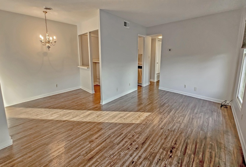 1220 CHAMBERLAIN DR, Memphis, Tennessee 38119, 2 Bedrooms Bedrooms, 5 Rooms Rooms,1.1 BathroomsBathrooms,Residential,For Sale,CHAMBERLAIN,10211691