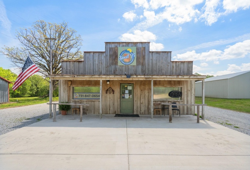 2598 TN AVE, Parsons, Tennessee 38363, ,Commercial/industrial,For Sale,TN,10211793