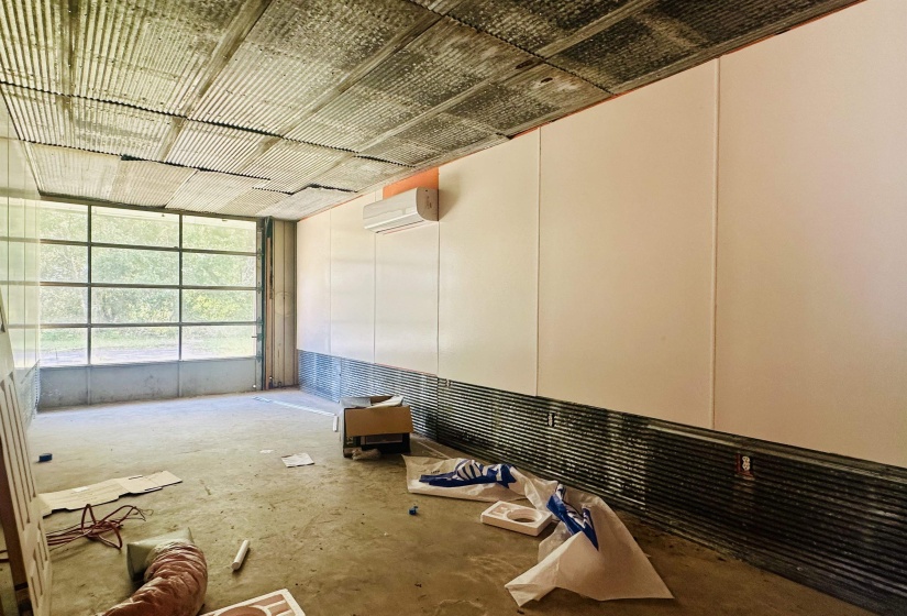 Misc room featuring a wall mounted air conditioner