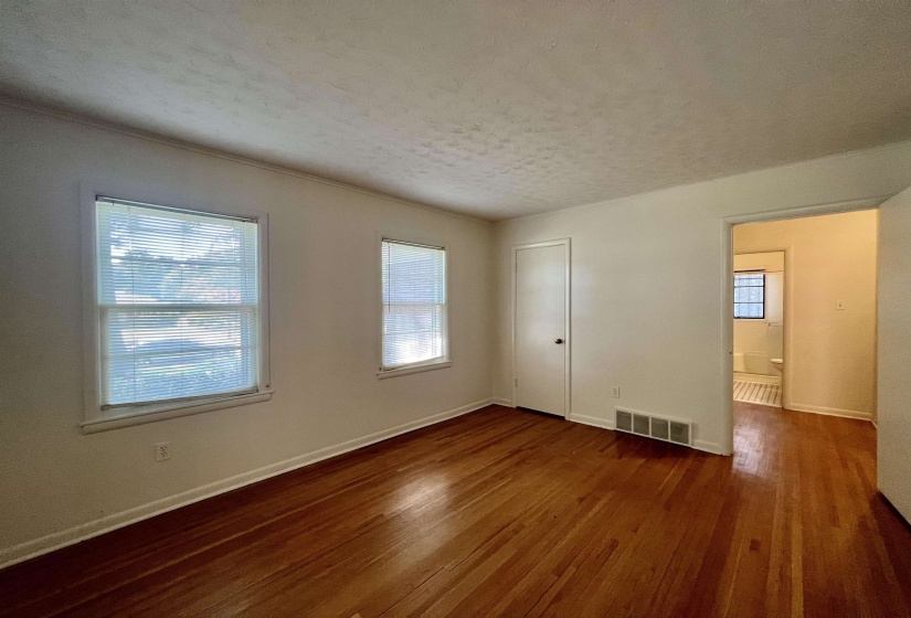 1384 WOODSTON DR, Memphis, Tennessee 38117, 3 Bedrooms Bedrooms, 6 Rooms Rooms,2 BathroomsBathrooms,Rental Properties,For Sale,WOODSTON,10211828