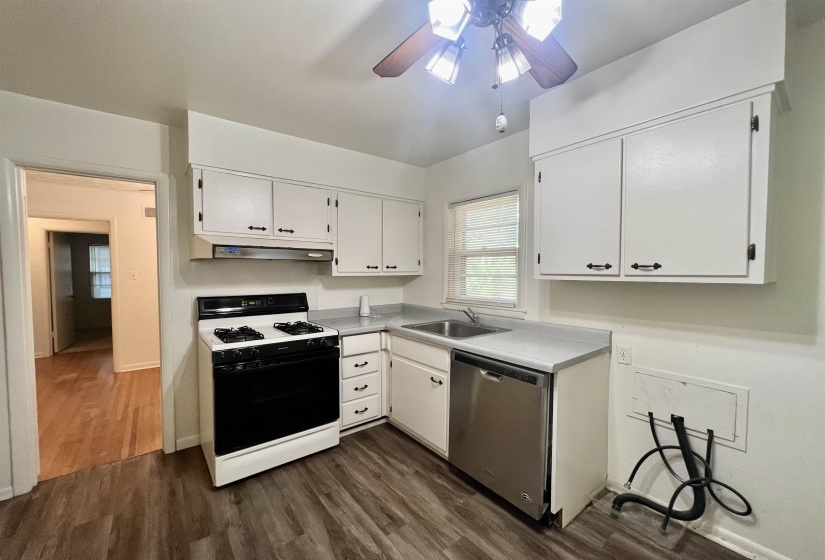 1384 WOODSTON DR, Memphis, Tennessee 38117, 3 Bedrooms Bedrooms, 6 Rooms Rooms,2 BathroomsBathrooms,Rental Properties,For Sale,WOODSTON,10211828