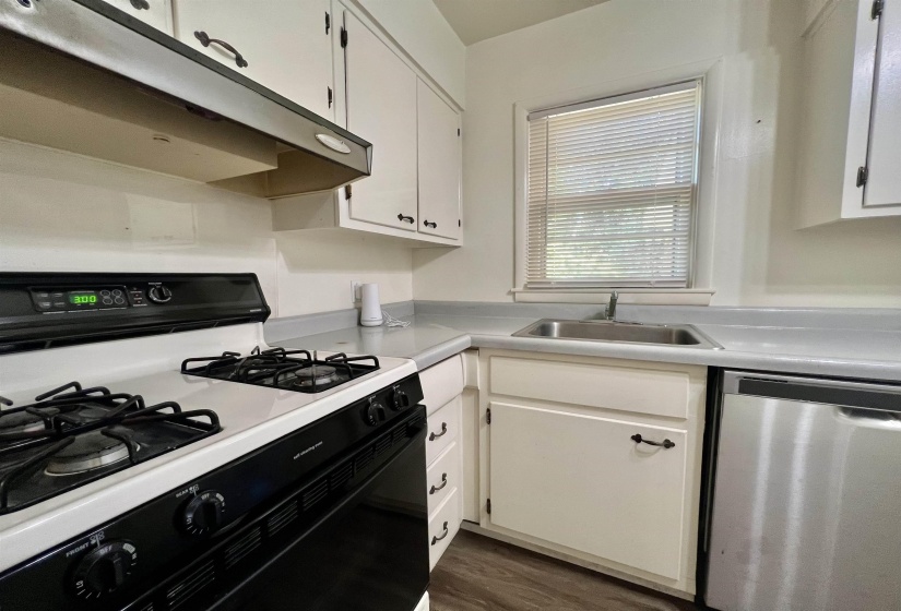 1384 WOODSTON DR, Memphis, Tennessee 38117, 3 Bedrooms Bedrooms, 6 Rooms Rooms,2 BathroomsBathrooms,Rental Properties,For Sale,WOODSTON,10211828