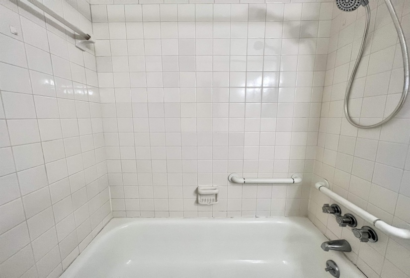 1384 WOODSTON DR, Memphis, Tennessee 38117, 3 Bedrooms Bedrooms, 6 Rooms Rooms,2 BathroomsBathrooms,Rental Properties,For Sale,WOODSTON,10211828