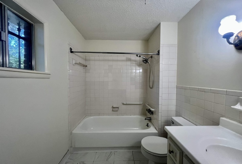1384 WOODSTON DR, Memphis, Tennessee 38117, 3 Bedrooms Bedrooms, 6 Rooms Rooms,2 BathroomsBathrooms,Rental Properties,For Sale,WOODSTON,10211828