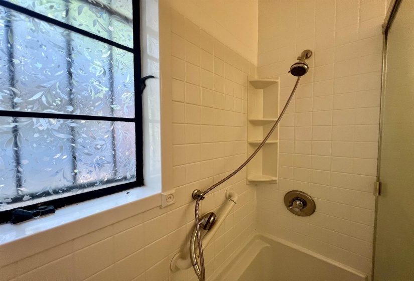1384 WOODSTON DR, Memphis, Tennessee 38117, 3 Bedrooms Bedrooms, 6 Rooms Rooms,2 BathroomsBathrooms,Rental Properties,For Sale,WOODSTON,10211828