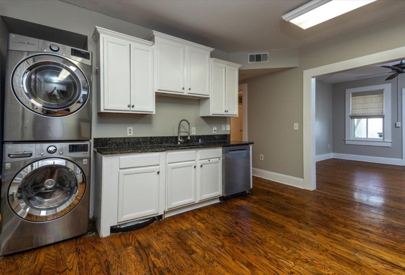 384 MULBERRY ST, Memphis, Tennessee 38103, 2 Bedrooms Bedrooms, 4 Rooms Rooms,1 BathroomBathrooms,Residential,For Sale,MULBERRY,10211818