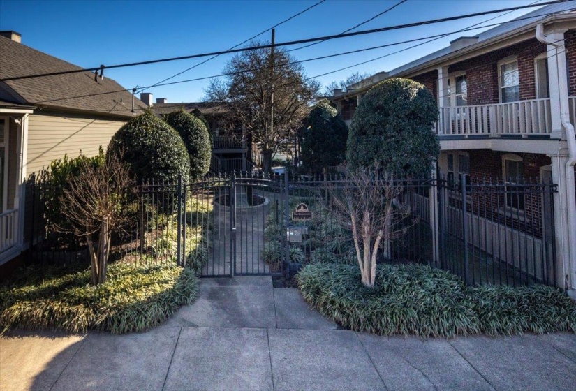 384 MULBERRY ST, Memphis, Tennessee 38103, 2 Bedrooms Bedrooms, 4 Rooms Rooms,1 BathroomBathrooms,Residential,For Sale,MULBERRY,10211818