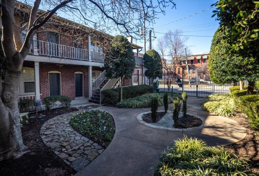 384 MULBERRY ST, Memphis, Tennessee 38103, 2 Bedrooms Bedrooms, 4 Rooms Rooms,1 BathroomBathrooms,Residential,For Sale,MULBERRY,10211818