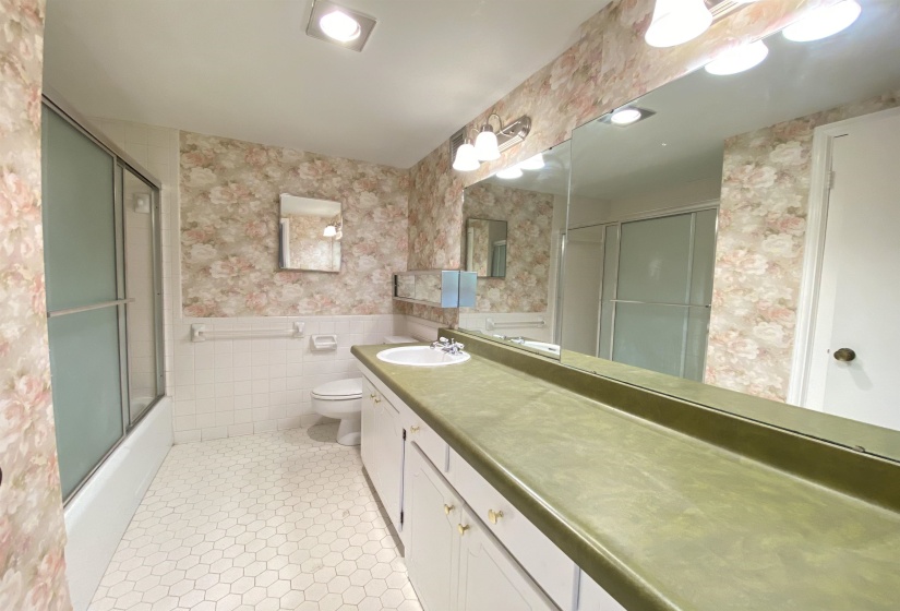 475 HIGHLAND ST, Memphis, Tennessee 38122, 3 Bedrooms Bedrooms, 5 Rooms Rooms,3 BathroomsBathrooms,Residential,For Sale,HIGHLAND,10212004