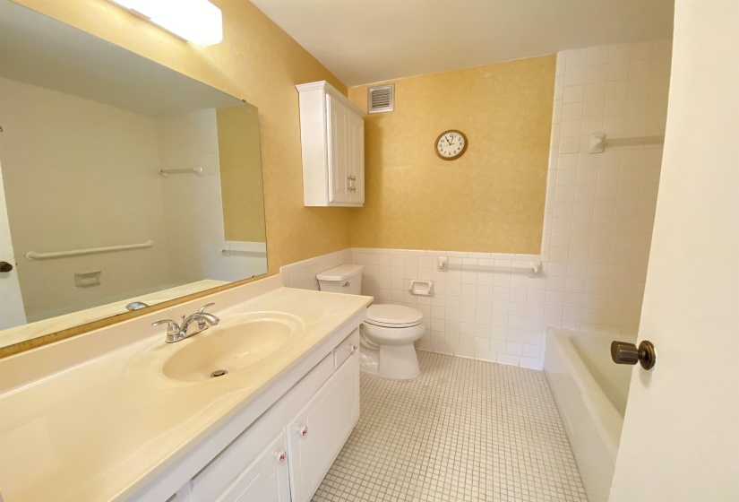 475 HIGHLAND ST, Memphis, Tennessee 38122, 3 Bedrooms Bedrooms, 5 Rooms Rooms,3 BathroomsBathrooms,Residential,For Sale,HIGHLAND,10212004