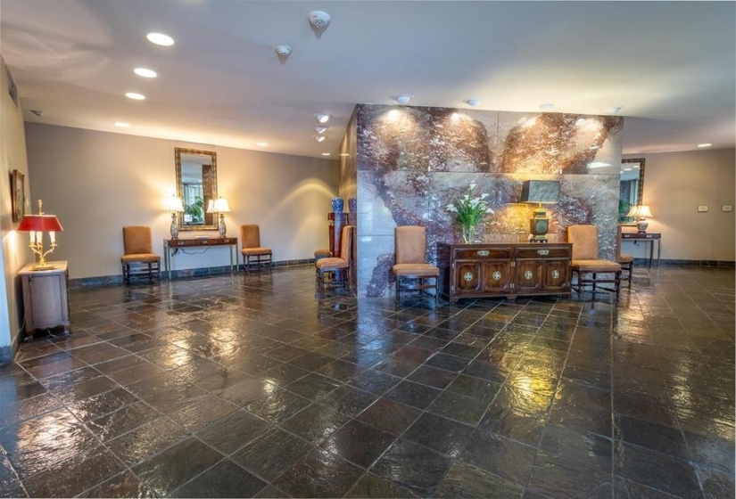 475 HIGHLAND ST, Memphis, Tennessee 38122, 3 Bedrooms Bedrooms, 5 Rooms Rooms,3 BathroomsBathrooms,Residential,For Sale,HIGHLAND,10212004