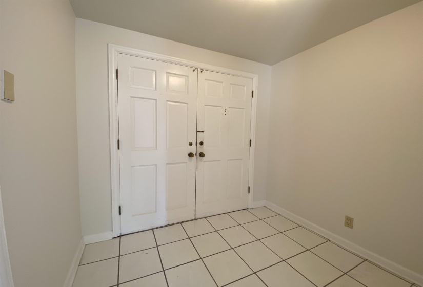 475 HIGHLAND ST, Memphis, Tennessee 38122, 3 Bedrooms Bedrooms, 5 Rooms Rooms,3 BathroomsBathrooms,Residential,For Sale,HIGHLAND,10212004
