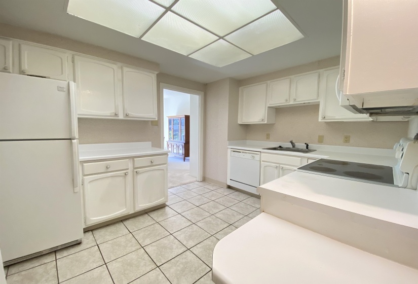 475 HIGHLAND ST, Memphis, Tennessee 38122, 3 Bedrooms Bedrooms, 5 Rooms Rooms,3 BathroomsBathrooms,Residential,For Sale,HIGHLAND,10212004