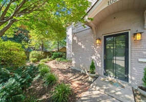 105 COX ST, Memphis, Tennessee 38104, 5 Bedrooms Bedrooms, 8 Rooms Rooms,2 BathroomsBathrooms,Residential,For Sale,COX,10212153