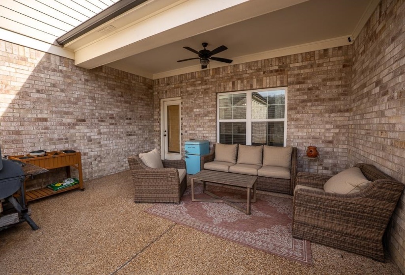 View of patio / terrace with ceiling fan and outdoor lounge area