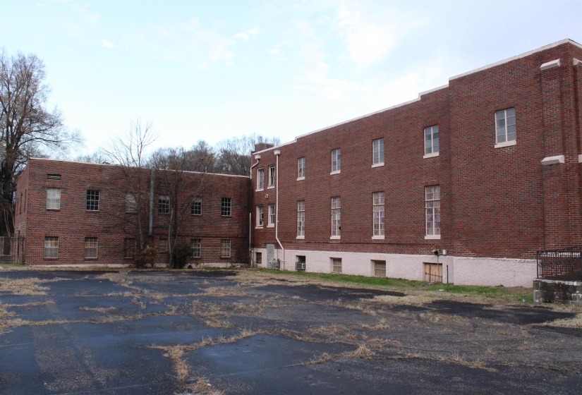 View of apartment building / complex
