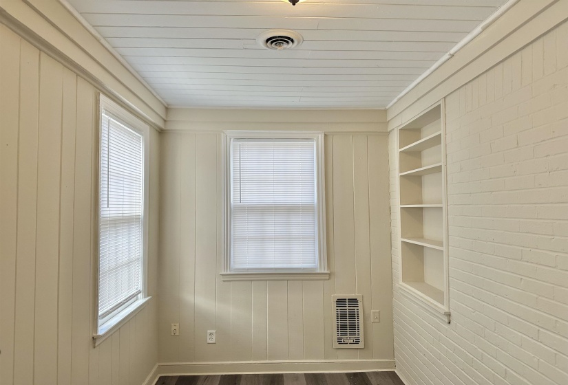 2195 CARNES AVE, Memphis, Tennessee 38114, 5 Bedrooms Bedrooms, 10 Rooms Rooms,3 BathroomsBathrooms,Residential,For Sale,CARNES,10212354