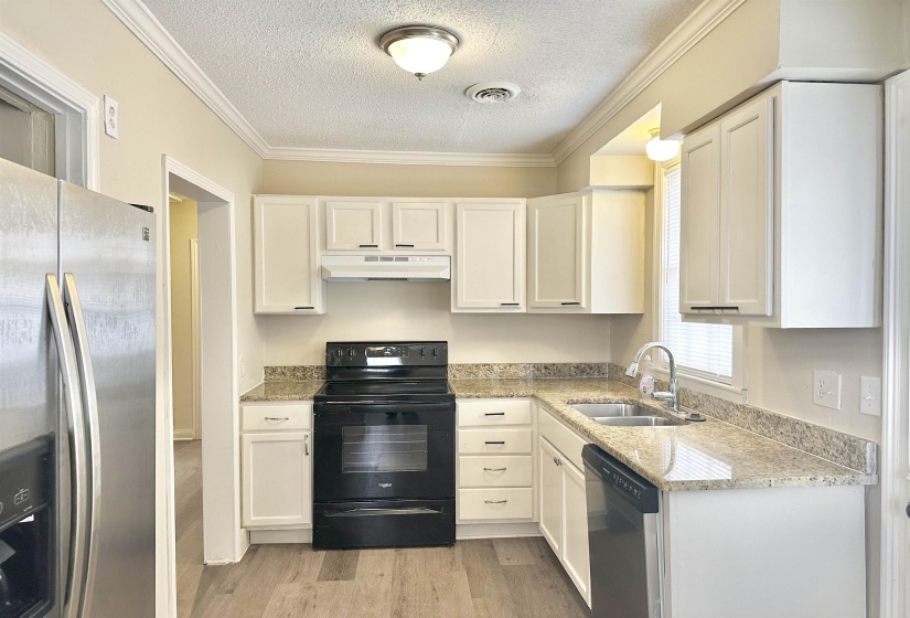 2195 CARNES AVE, Memphis, Tennessee 38114, 5 Bedrooms Bedrooms, 10 Rooms Rooms,3 BathroomsBathrooms,Residential,For Sale,CARNES,10212354