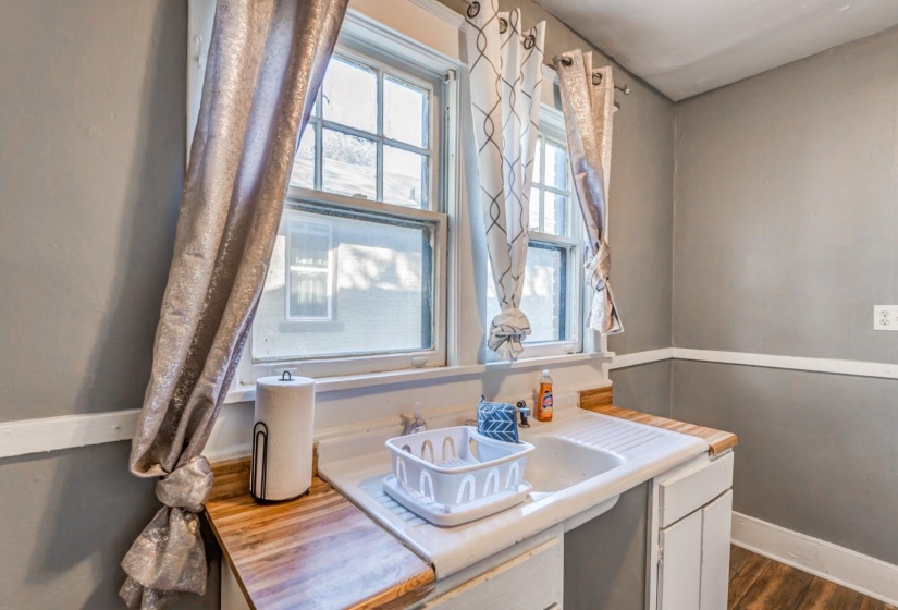 1005-1007 ROZELLE ST, Memphis, Tennessee 38114, 2 Bedrooms Bedrooms, ,1 BathroomBathrooms,Duplexes,For Sale,ROZELLE,10212428