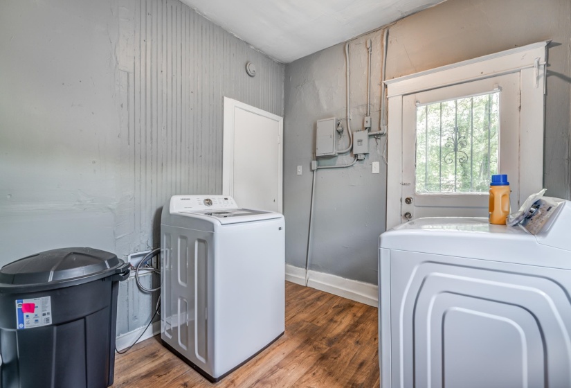 1005-1007 ROZELLE ST, Memphis, Tennessee 38114, 2 Bedrooms Bedrooms, ,1 BathroomBathrooms,Duplexes,For Sale,ROZELLE,10212428