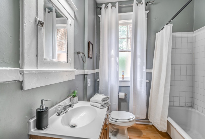 1005-1007 ROZELLE ST, Memphis, Tennessee 38114, 2 Bedrooms Bedrooms, ,1 BathroomBathrooms,Duplexes,For Sale,ROZELLE,10212428