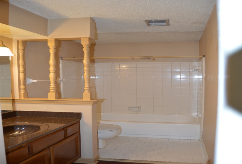 7038 BAINTREE CV, Memphis, Tennessee 38119, 5 Bedrooms Bedrooms, 10 Rooms Rooms,3 BathroomsBathrooms,Residential,For Sale,BAINTREE,10212371