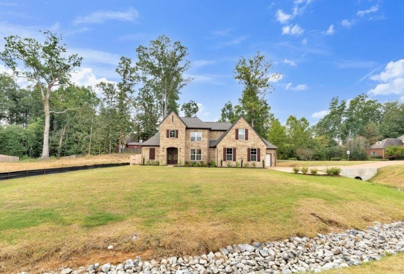 2067 BELMARIE DR, Southaven, Mississippi 38672-6456, 5 Bedrooms Bedrooms, 10 Rooms Rooms,3.1 BathroomsBathrooms,Residential,For Sale,BELMARIE,10207685