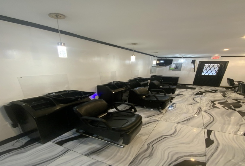 Home theater with recessed lighting