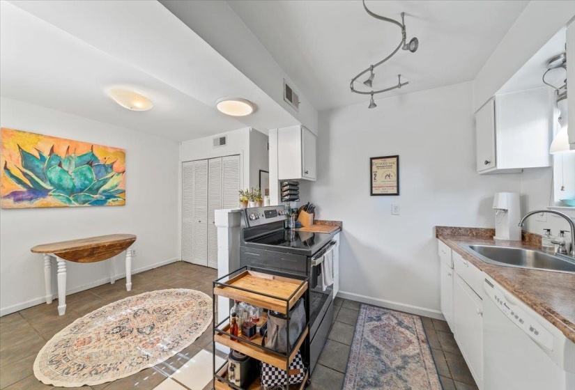 506 PEABODY SQ, Memphis, Tennessee 38104, 2 Bedrooms Bedrooms, 4 Rooms Rooms,1.1 BathroomsBathrooms,Residential,For Sale,PEABODY,10212526